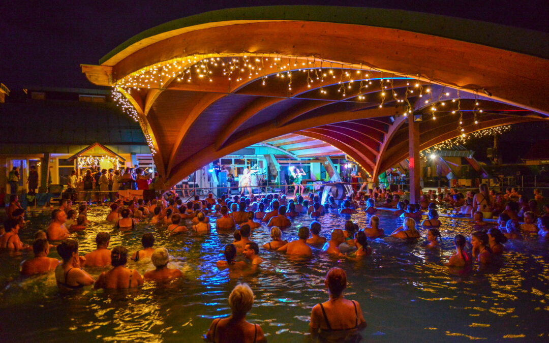 Igal Nights – Éjszakai Fürdőzés * Buli a csillagok alatt * Időpont: 2024.07.27 09:00 – 23:30 Helyszín: Igali-Gyógyfürdő